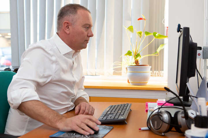Richard Thorp  BSc (Hons) Physiotherapy  Managing Director & Vocational Case Manager working on a computer